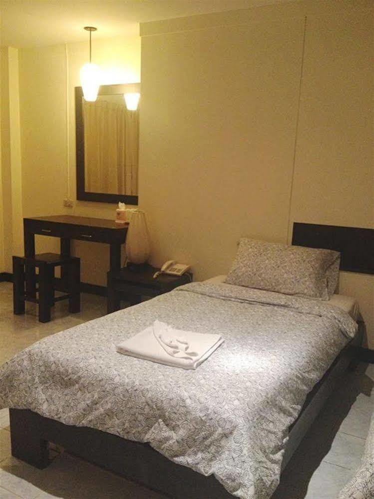 Oyo 244 Roar Inn Patong 외부 사진